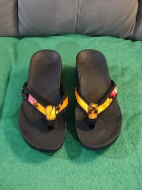 Vionic Women's Black Flip Flop Sandals with Yellow-Orange Accent